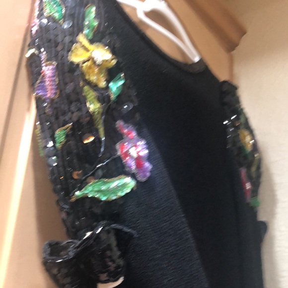 Dress in a beautiful knit (like St John). Size 8 - Picture 2 of 3